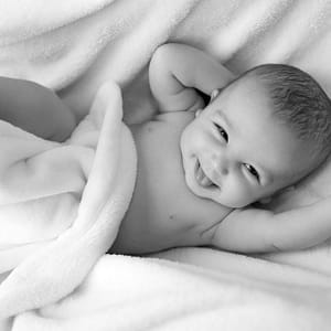 Bebê feliz
